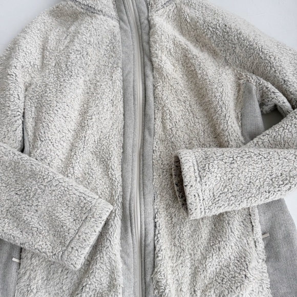 The North Face Women's Jacket - Picture 3 of 5